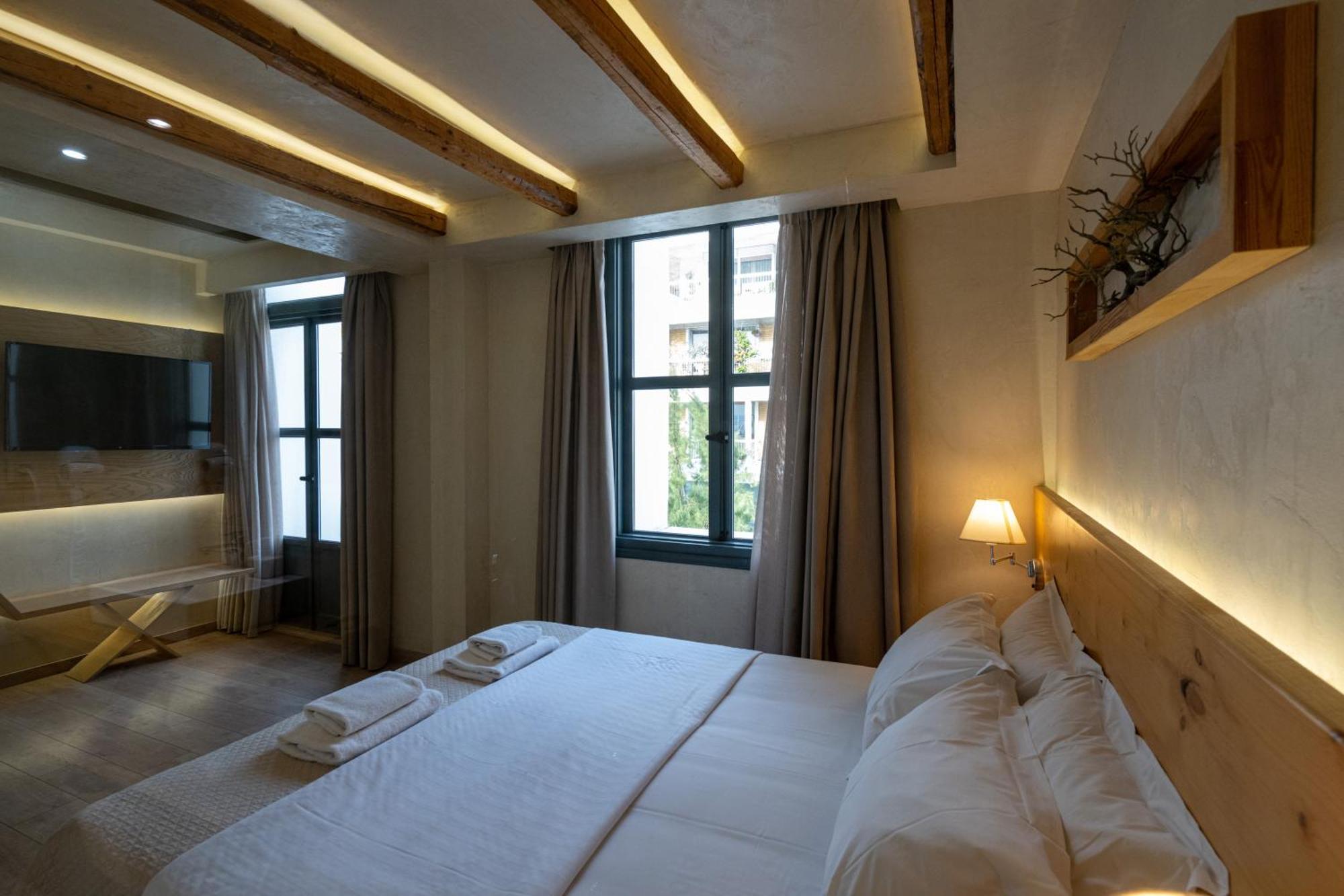 Panellinion Luxury Rooms Kalamata Esterno foto