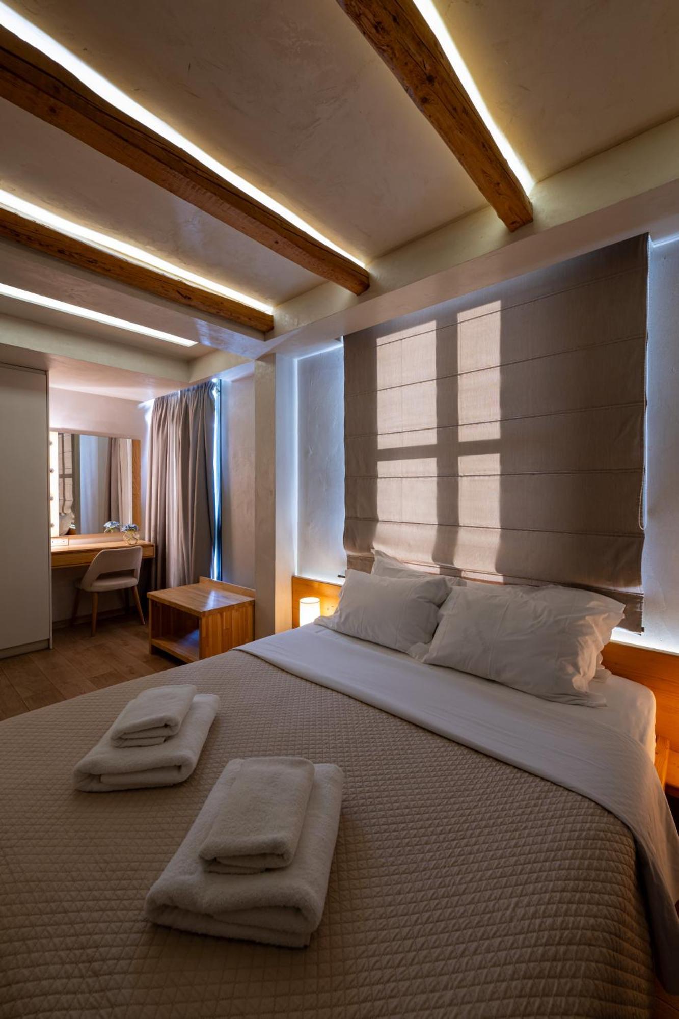 Panellinion Luxury Rooms Kalamata Esterno foto