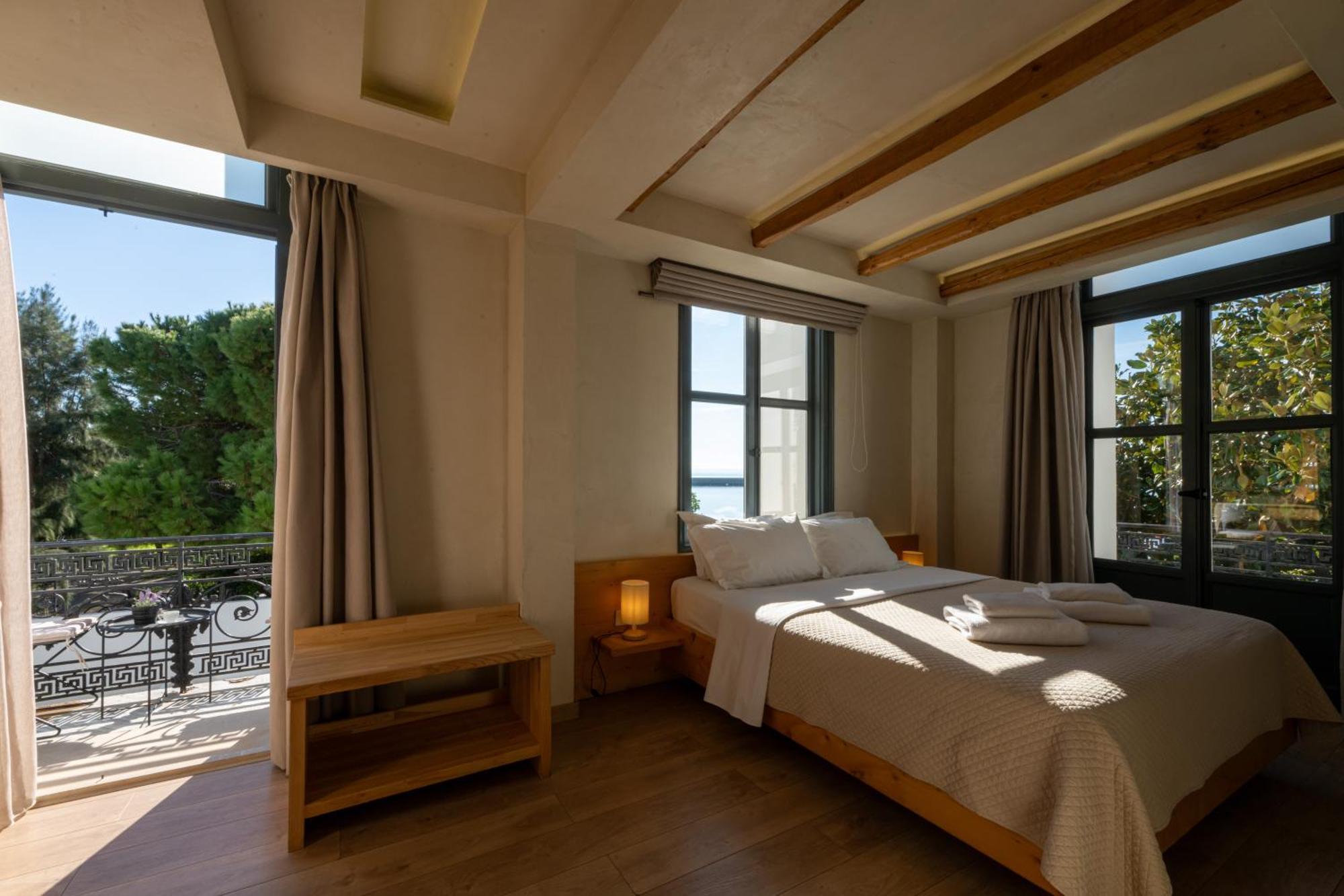 Panellinion Luxury Rooms Kalamata Esterno foto