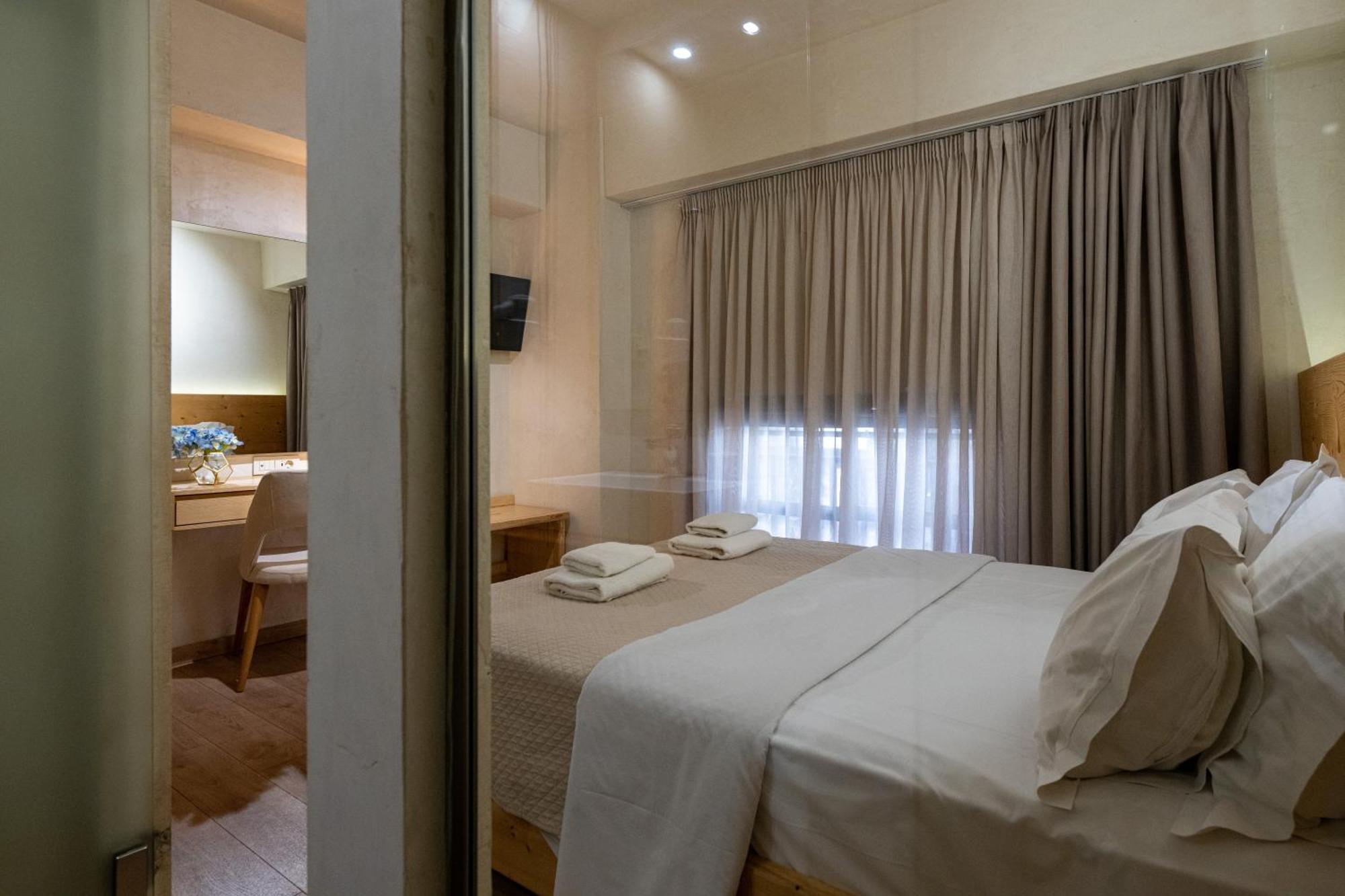 Panellinion Luxury Rooms Kalamata Esterno foto