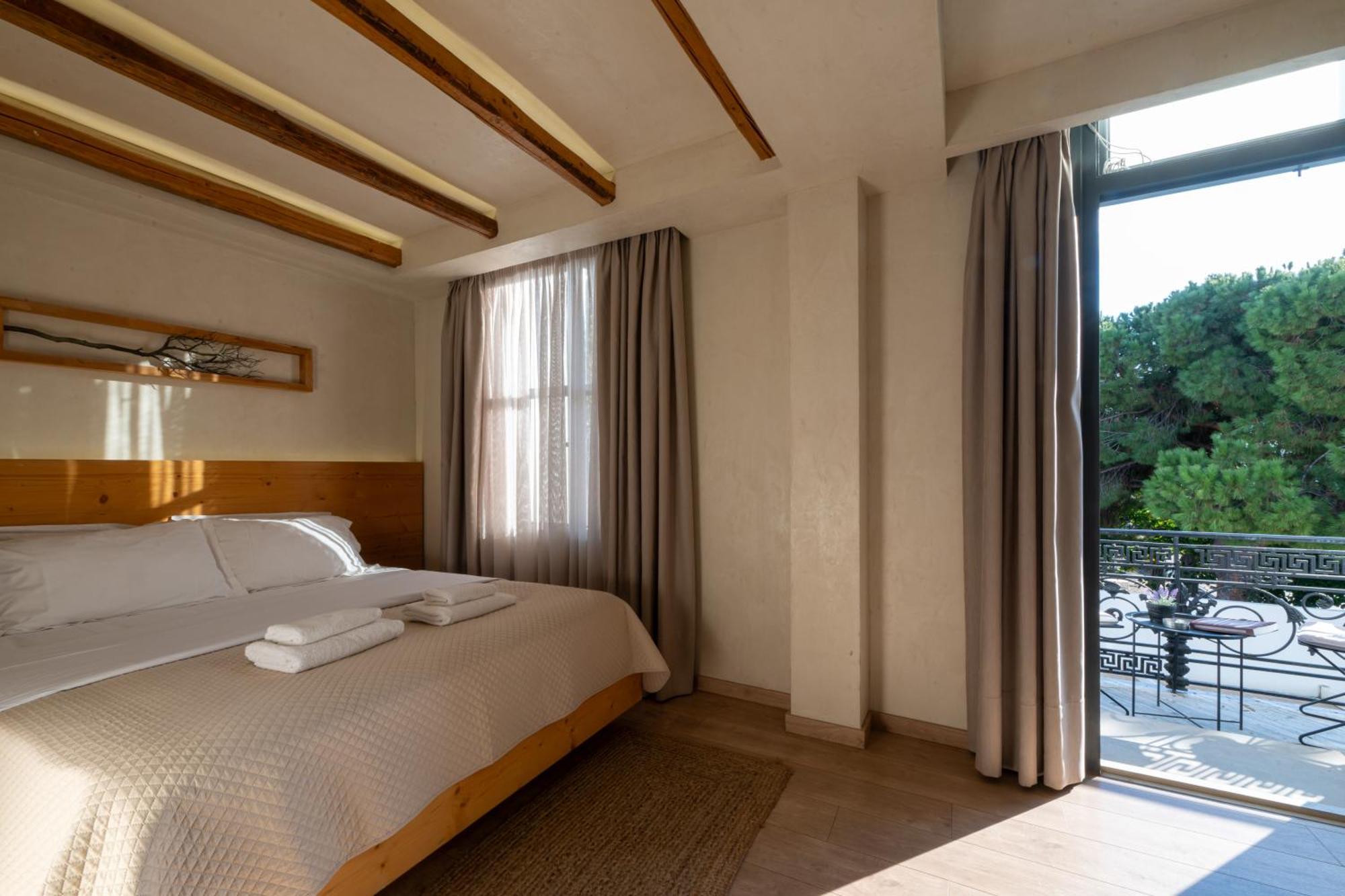 Panellinion Luxury Rooms Kalamata Esterno foto